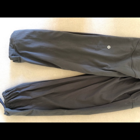 Lululemon woman’s jogger/parachute pants - Picture 2 of 6